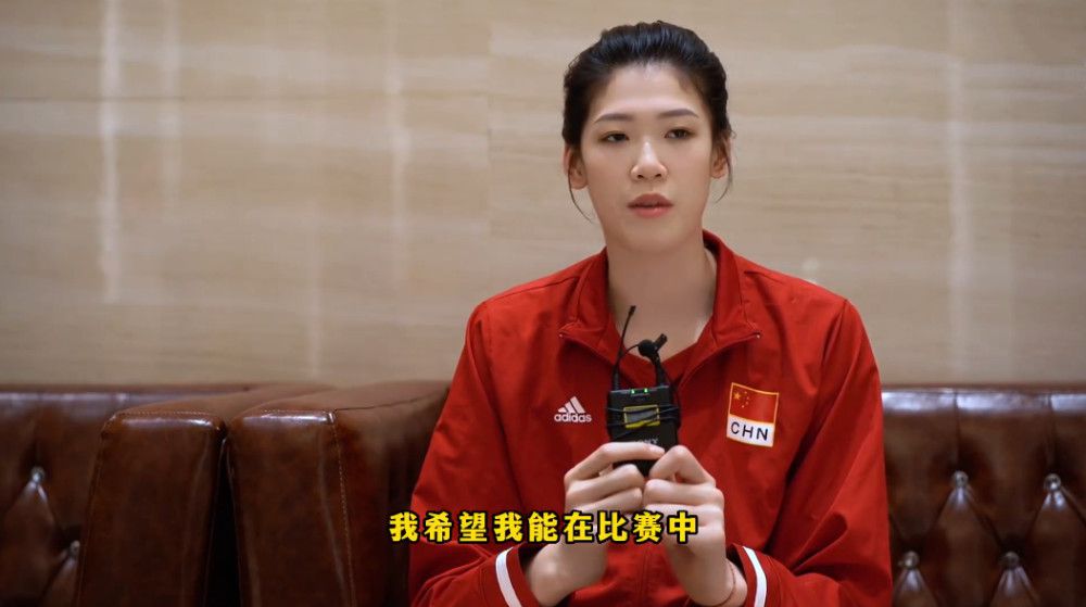 演员张一山此次也特受中影集团的邀请，在片中饰 张铭恩现身片场探班女友 徐璐手捧奶茶大口狂喝 2020-04-09 4月9日，有媒体拍到张铭恩低调现身片场探班女友徐璐的画面。